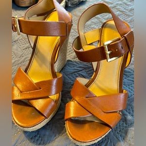 Micheal Kors sz 6.5 wedges